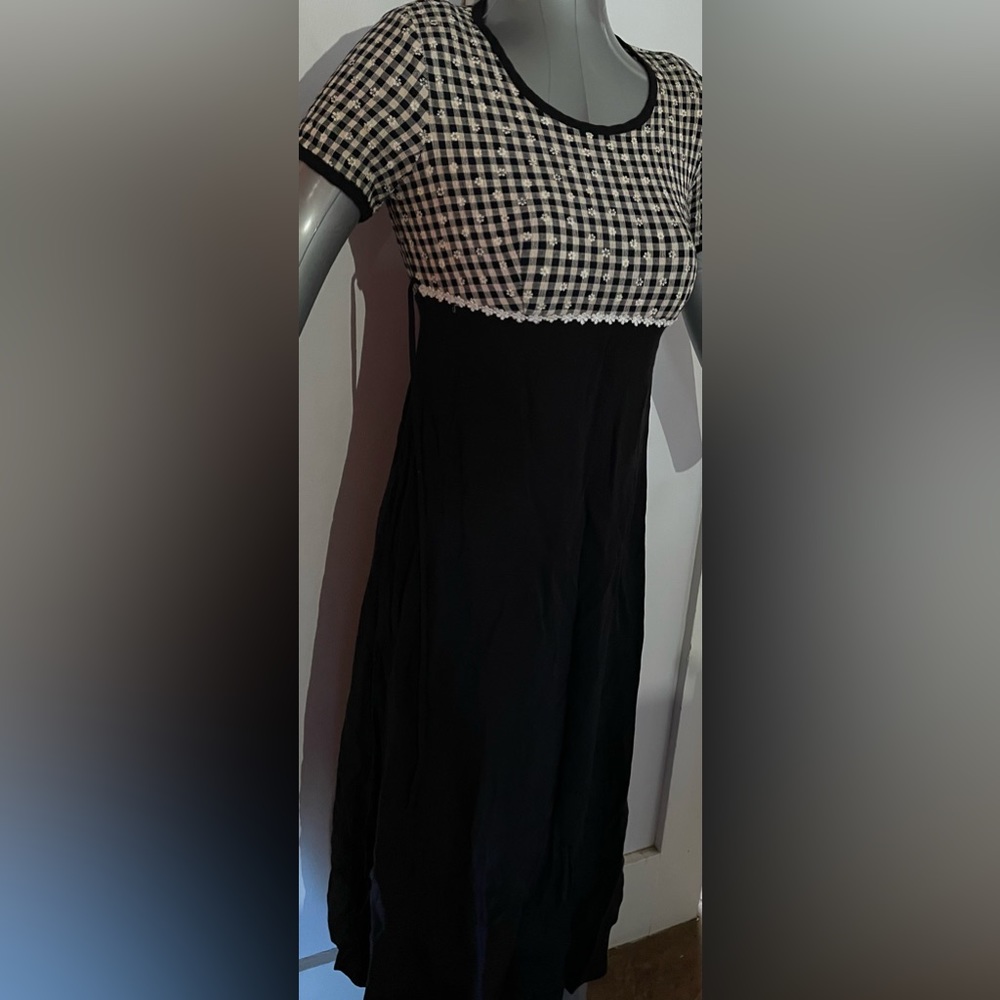 Girls Vintage 90s Black & White Drezs With Daisy Print Scoop Neck & Zip In Back